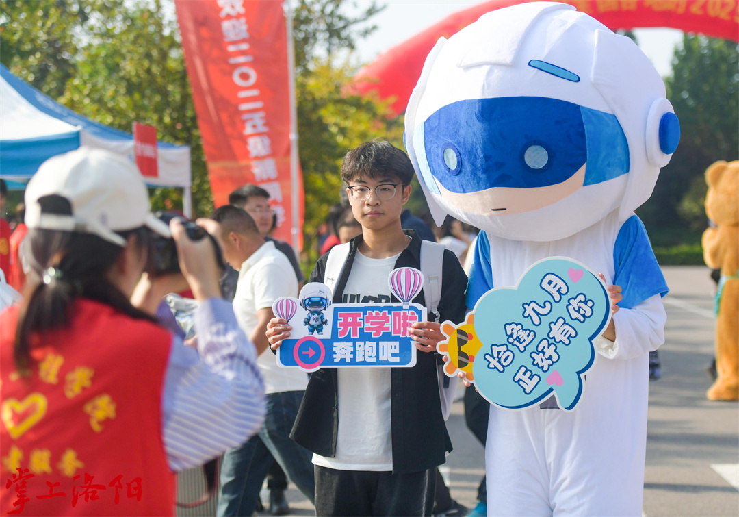 16095704_1877.jpg 在洛阳职业技术学院伊滨校区,新生拍照留念(6848320)-20250916095457.jpg