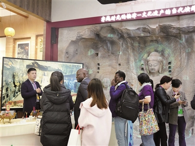 洛阳职业技术学院参展作品亮相大会专题展          （通讯员供图）